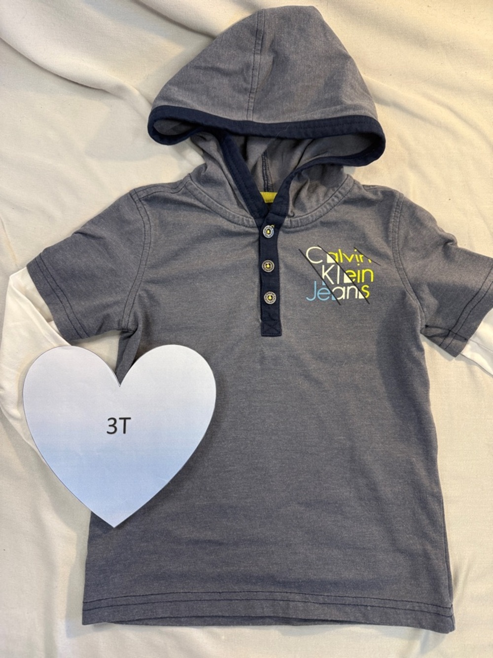 Calvin Klein - long sleeve hooded T-shirt. Size 3T